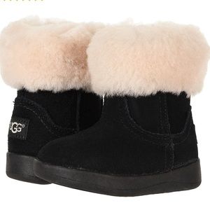 ☘️Like new Jorie II toddler Uggs cute!☘️